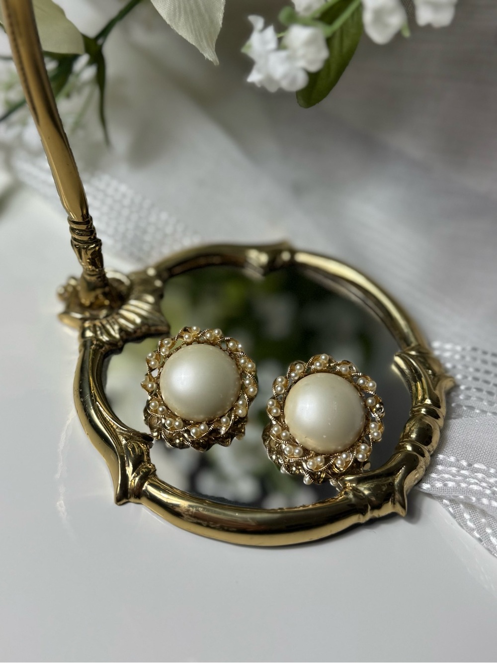 Vintage Pearl and Gold Women's Earrings Clip On grandma core Pinterest - Picture 3 of 16